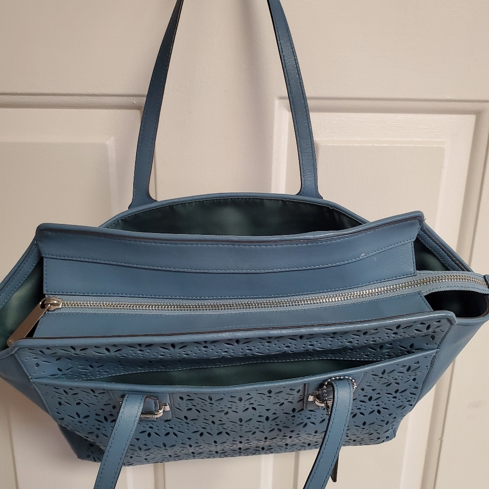 Beautiful light blue Coach cut out pattern bag - Picture 9 of 16